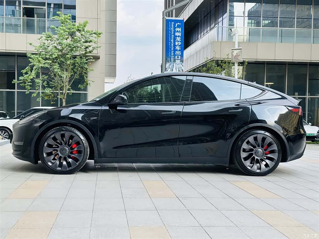 Tesla Model Y, 2024 4