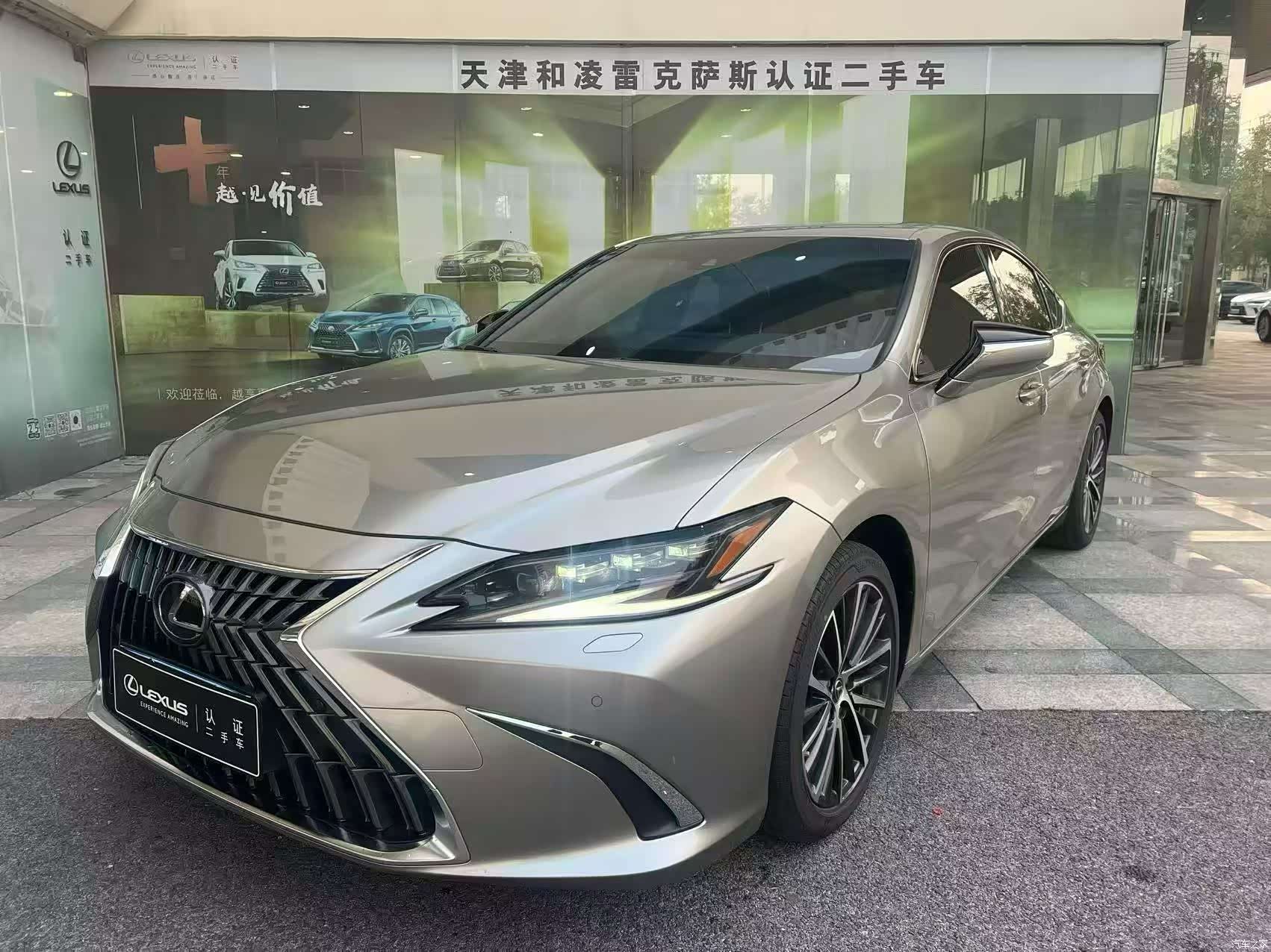 Lexus ES