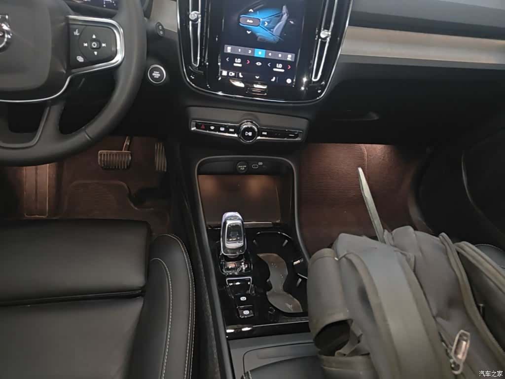 Volvo XC40, 2025 14