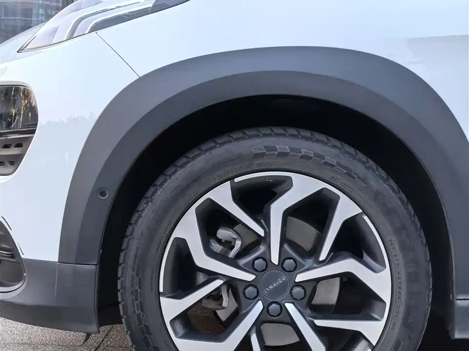 Lynk & Co 02