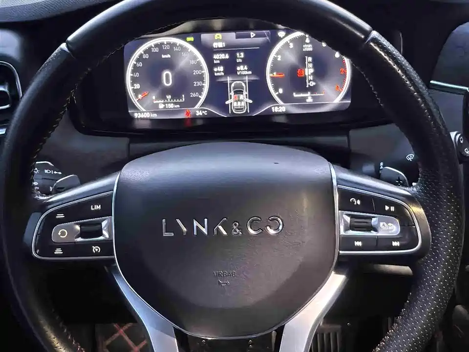 Lynk & Co 02