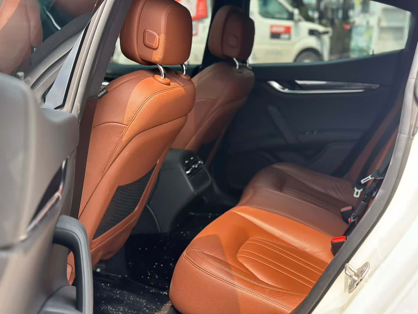 Maserati Ghibli, 2022 все фото