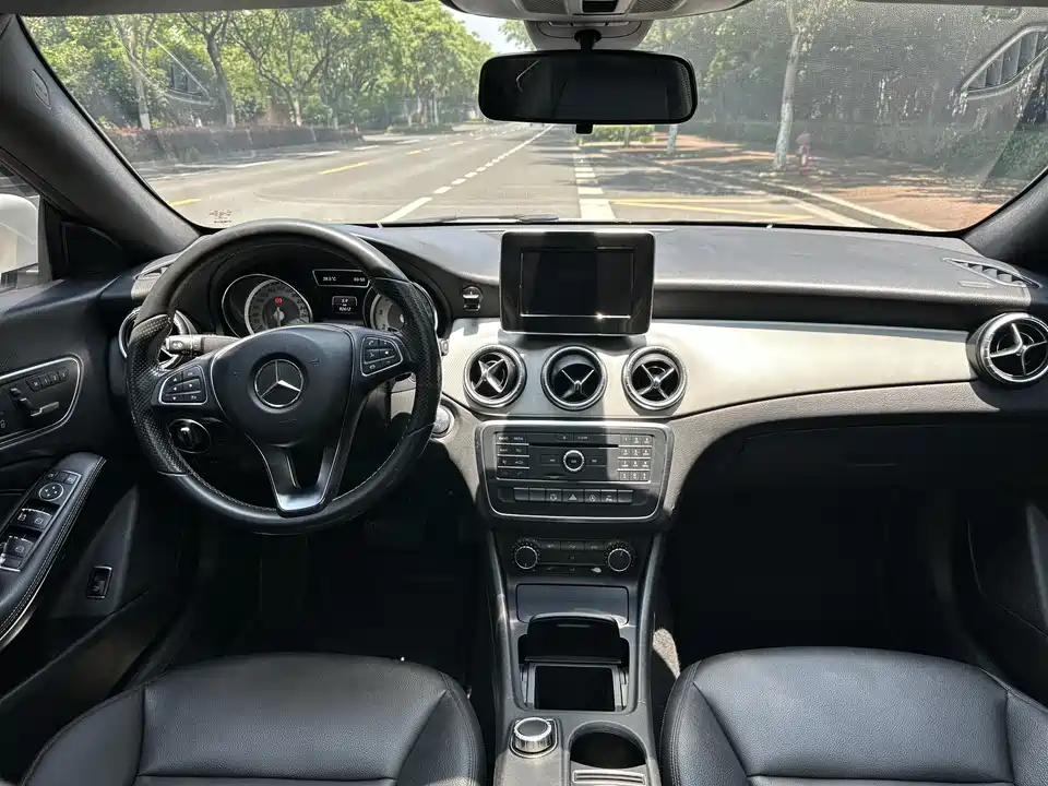 Mercedes-Benz CLA