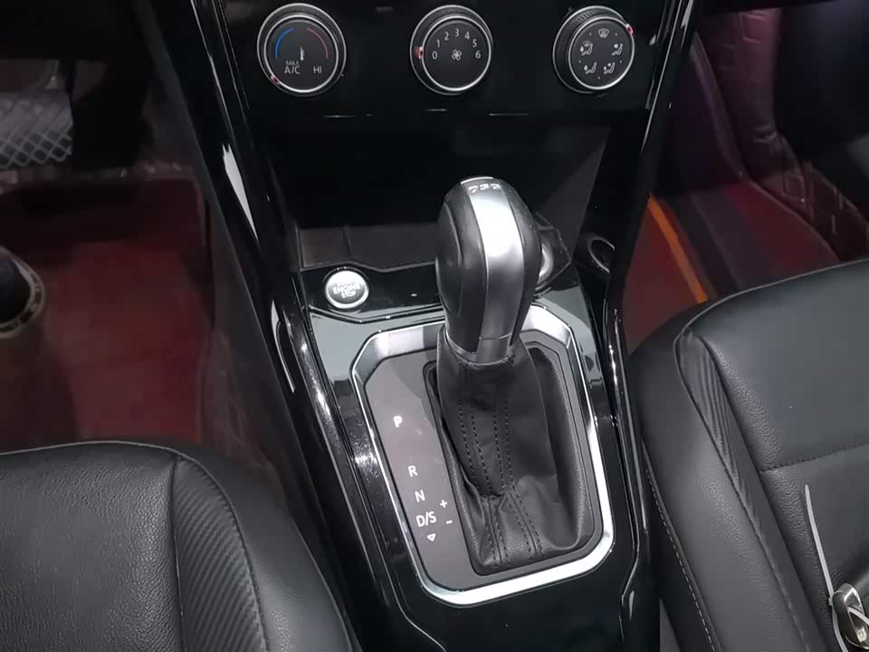 Volkswagen T-ROC exploring Songs