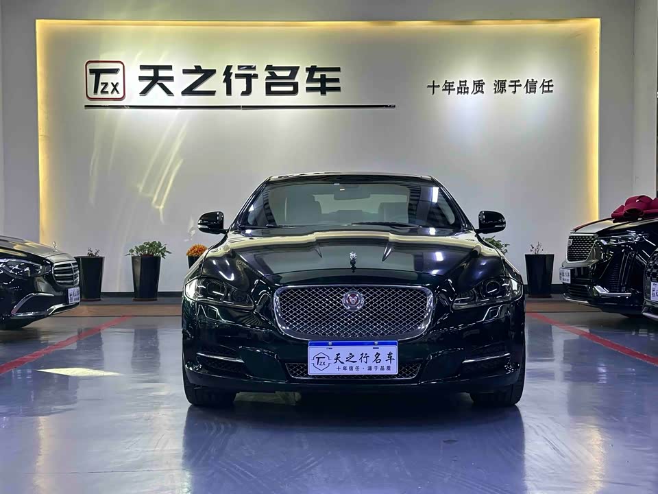 Jaguar XJ