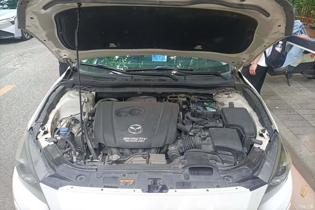 Mazda Mazda3, 2015 10