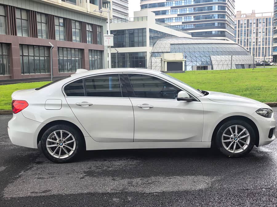 BMW 1 Series 2019, фото 19
