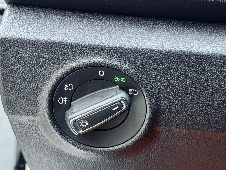 Volkswagen T-ROC exploring Songs