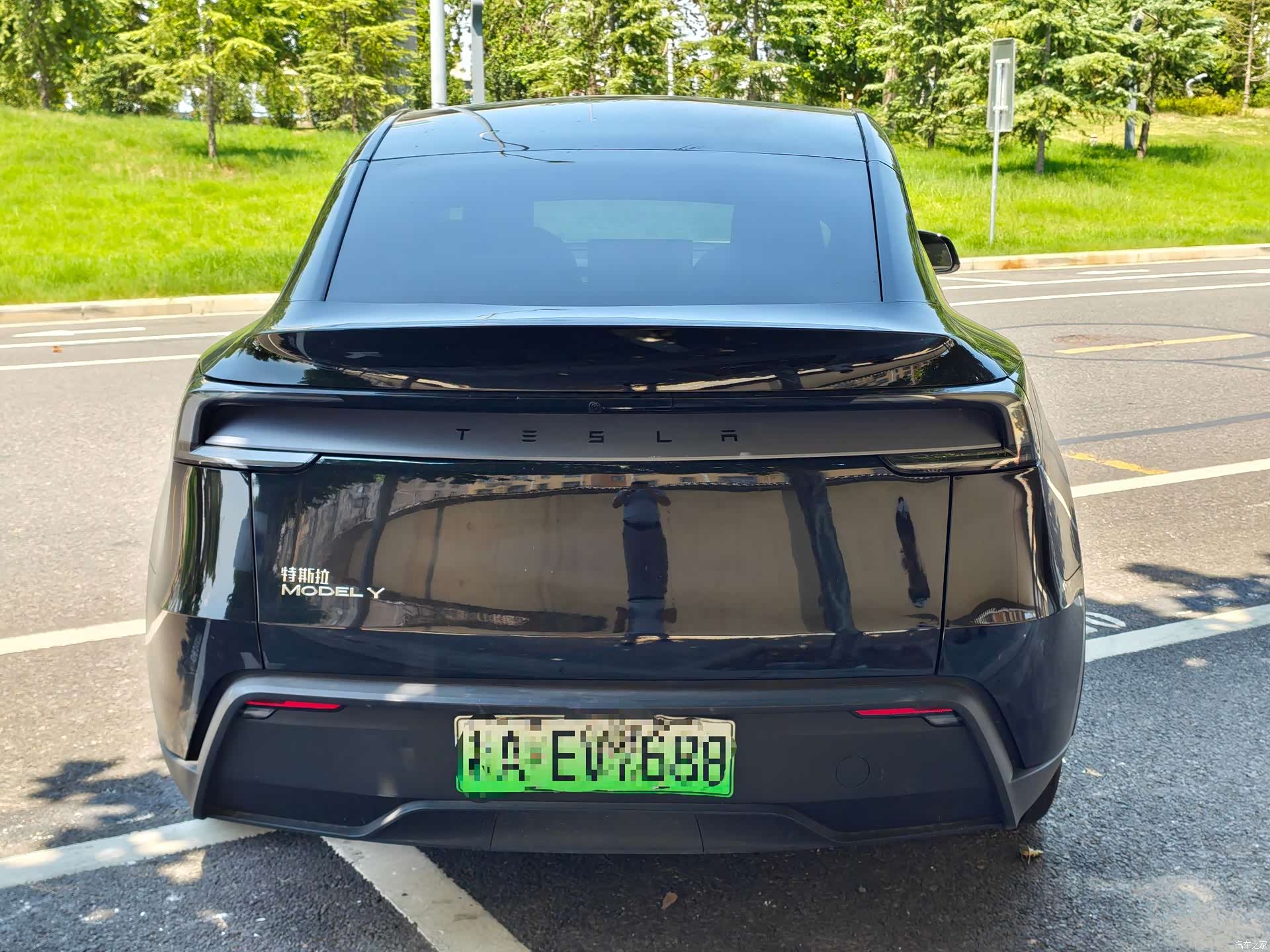 Tesla Model Y, 2025 10
