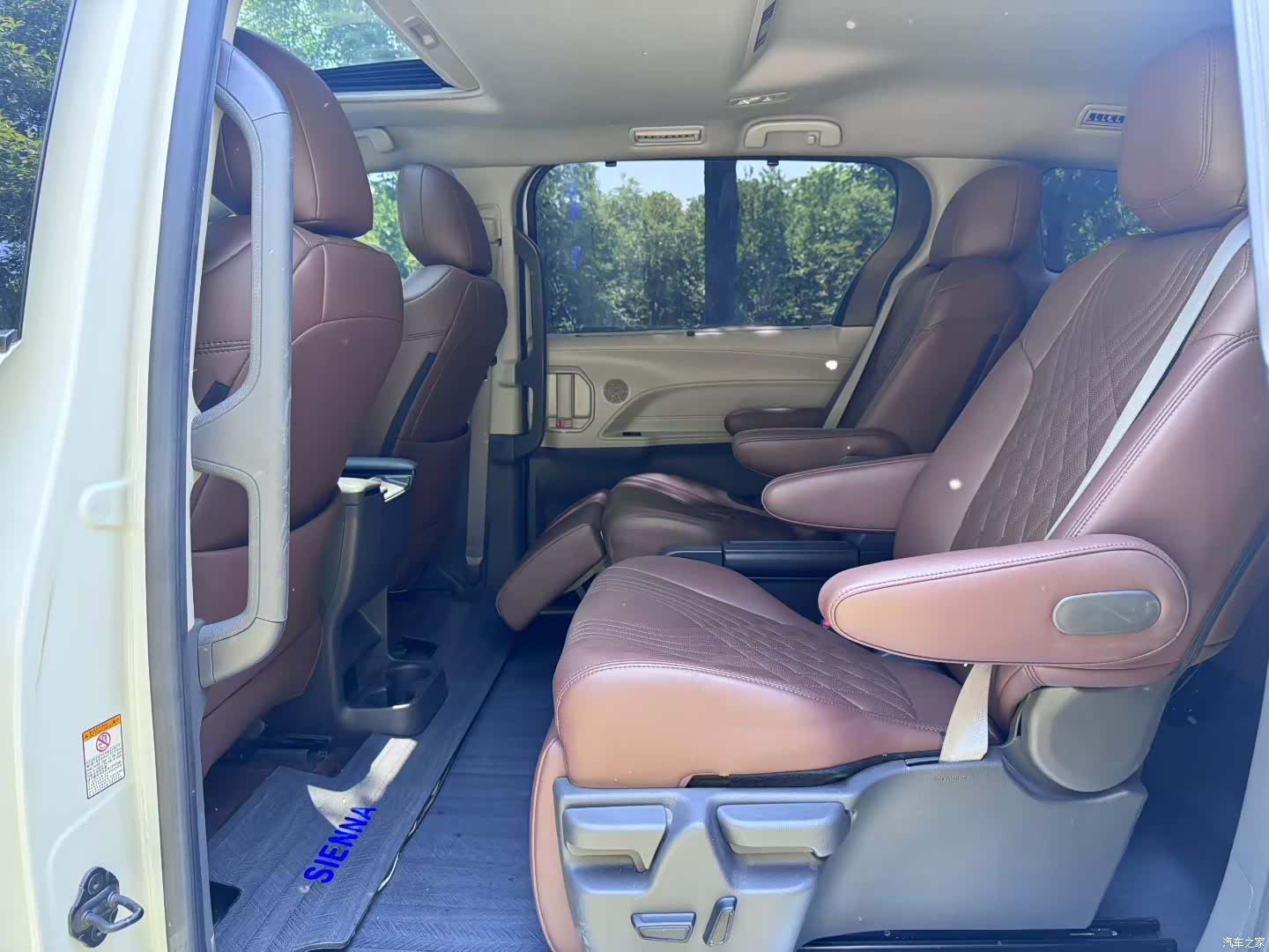 Toyota Sienna, 2023 4