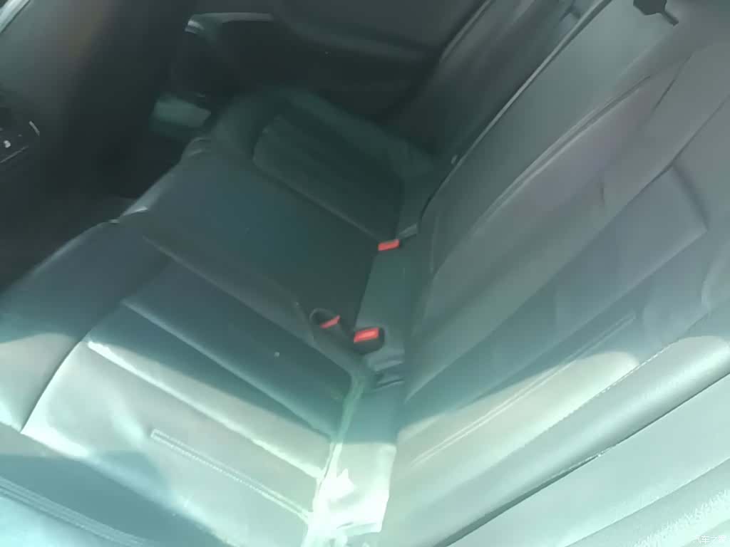 Audi A4L, 2018 17