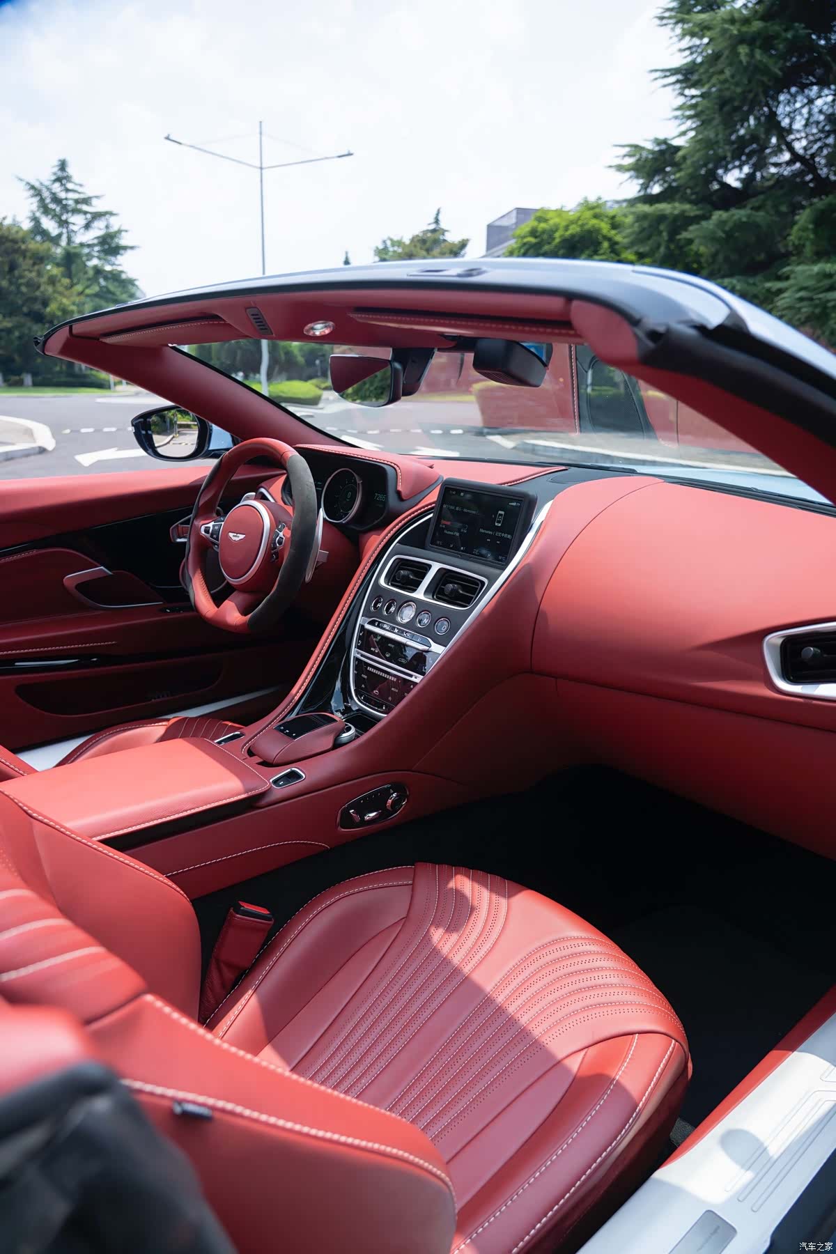 Aston Martin DB11, 2019 17
