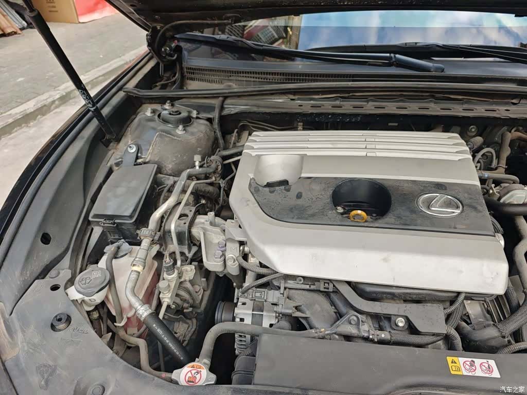 Lexus ES, 2019 21