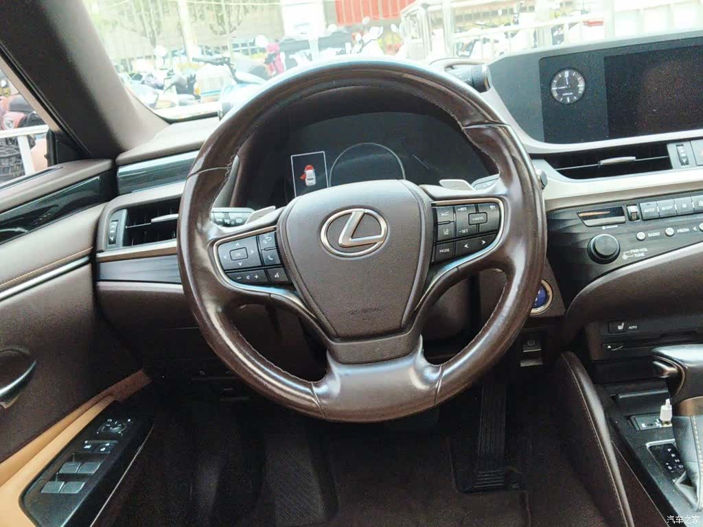 Lexus ES, 2020 3