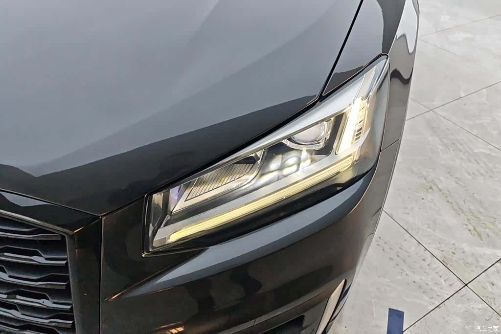 Audi Q2L, 2021 все фото