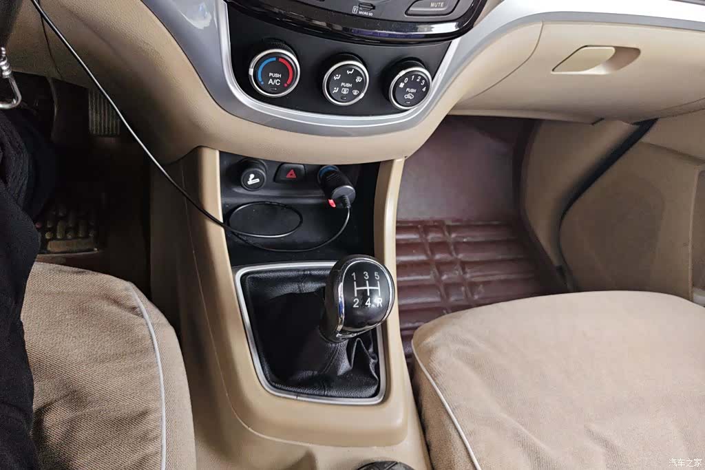 Wuling 730, 2014 16