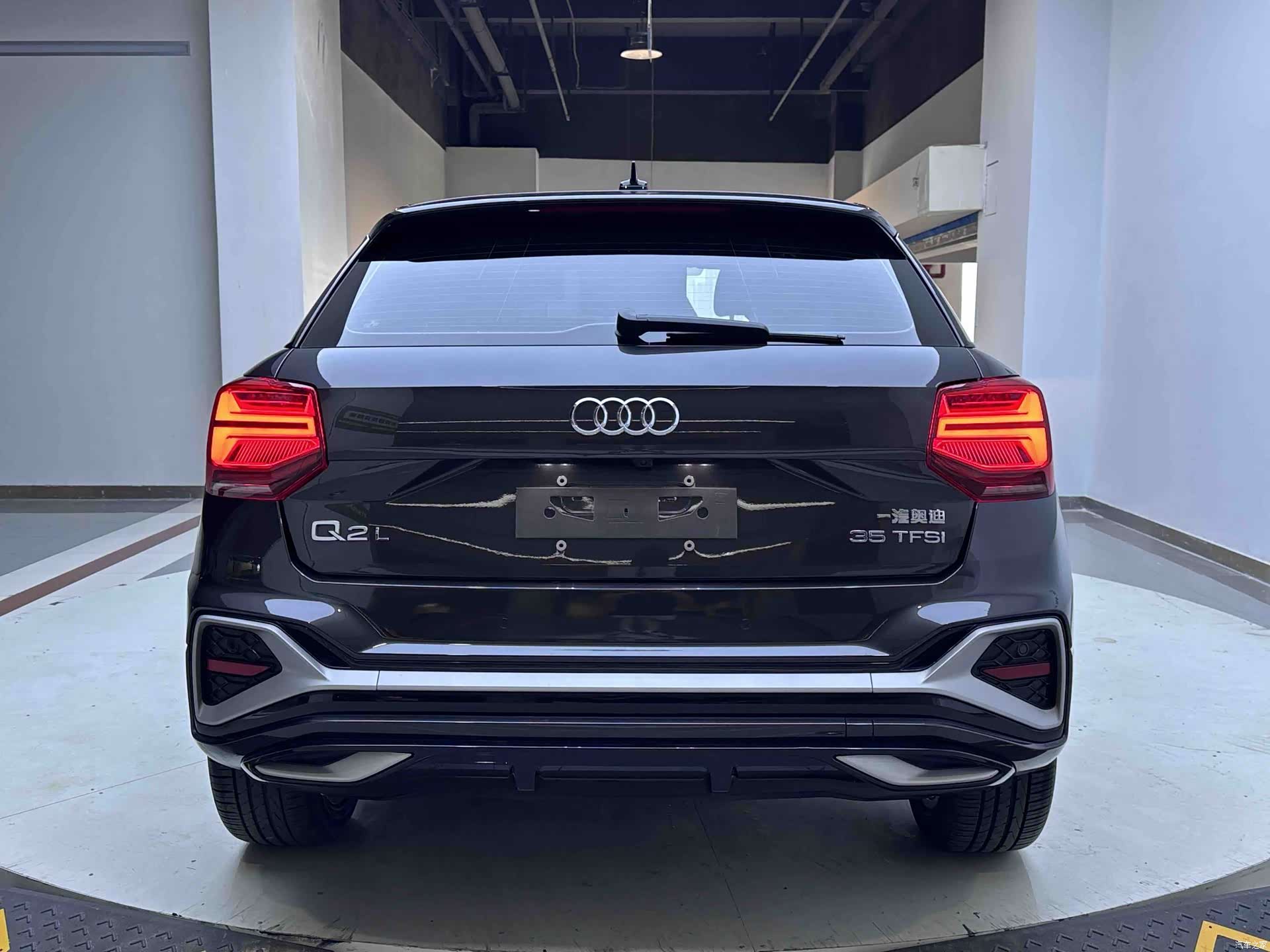 Audi Q2L, 2021 все фото