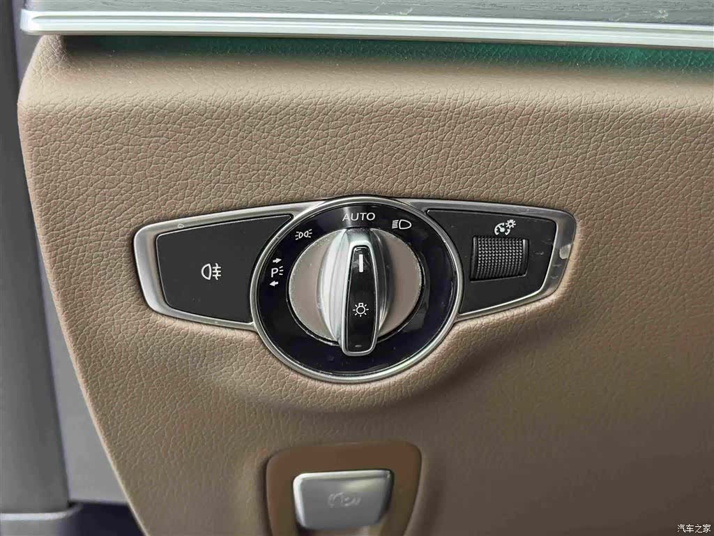 Mercedes-Benz E-Class, 2023 19