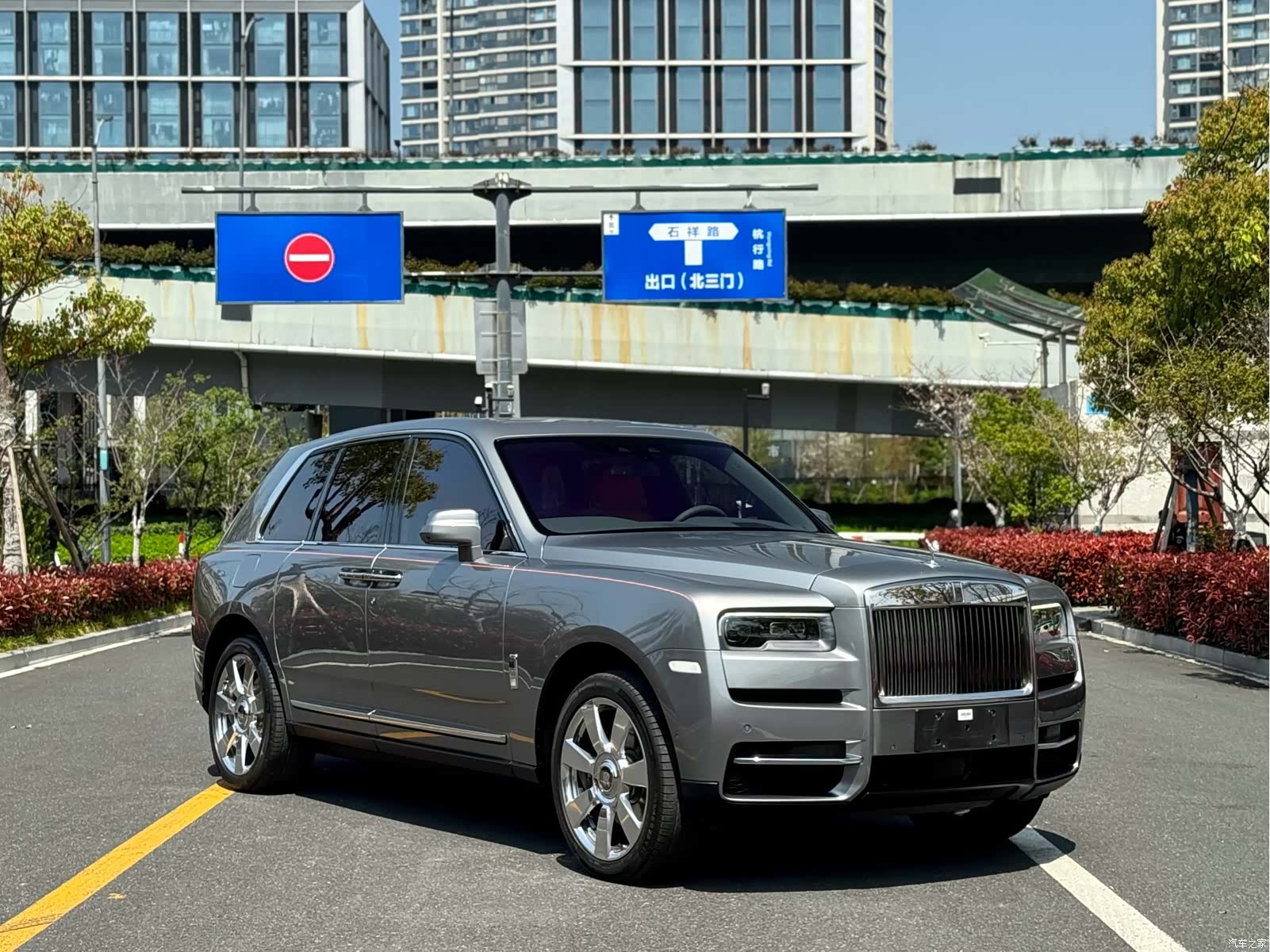 Rolls-Royce Cullinan, 2023 3