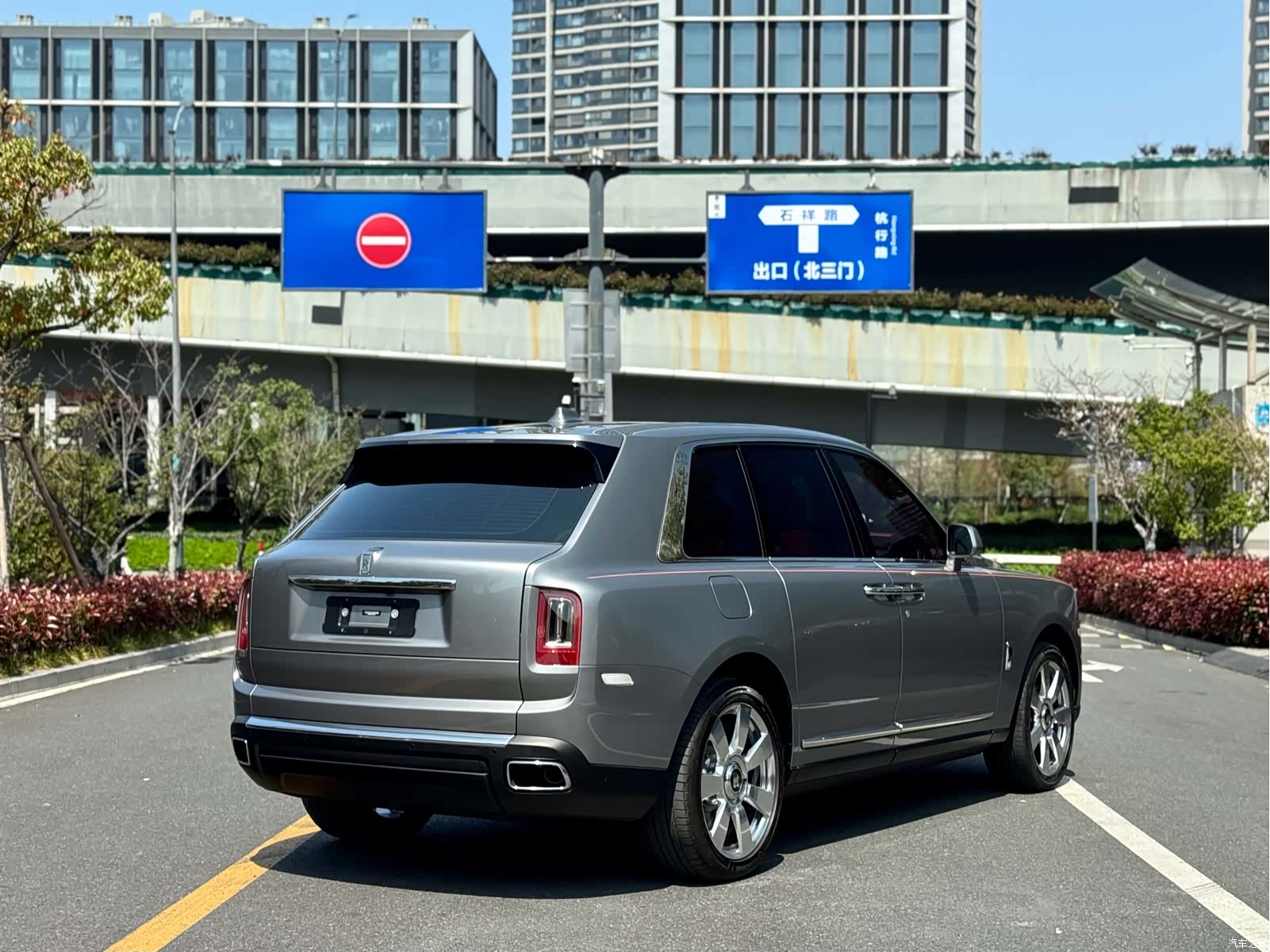 Rolls-Royce Cullinan, 2023 9