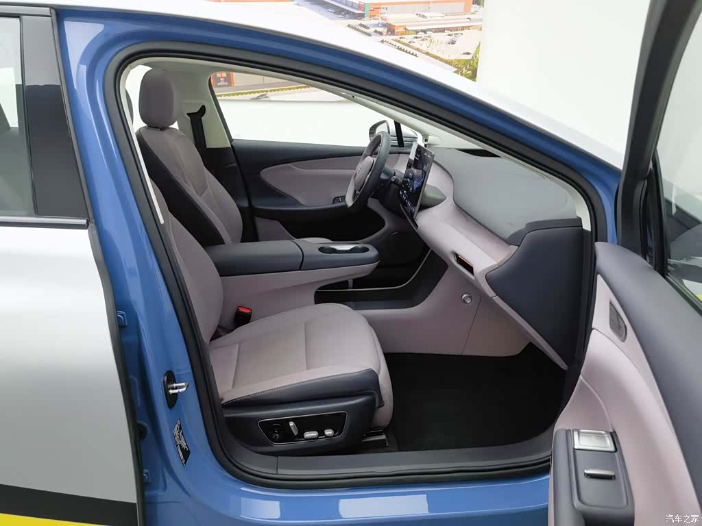 Hongqi 05, 2025 23