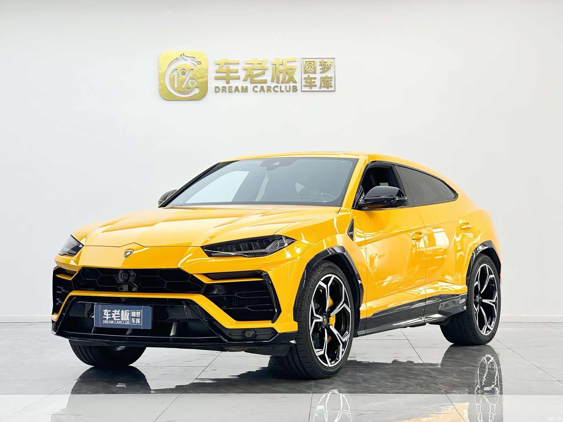 Lamborghini Urus, 2023 1