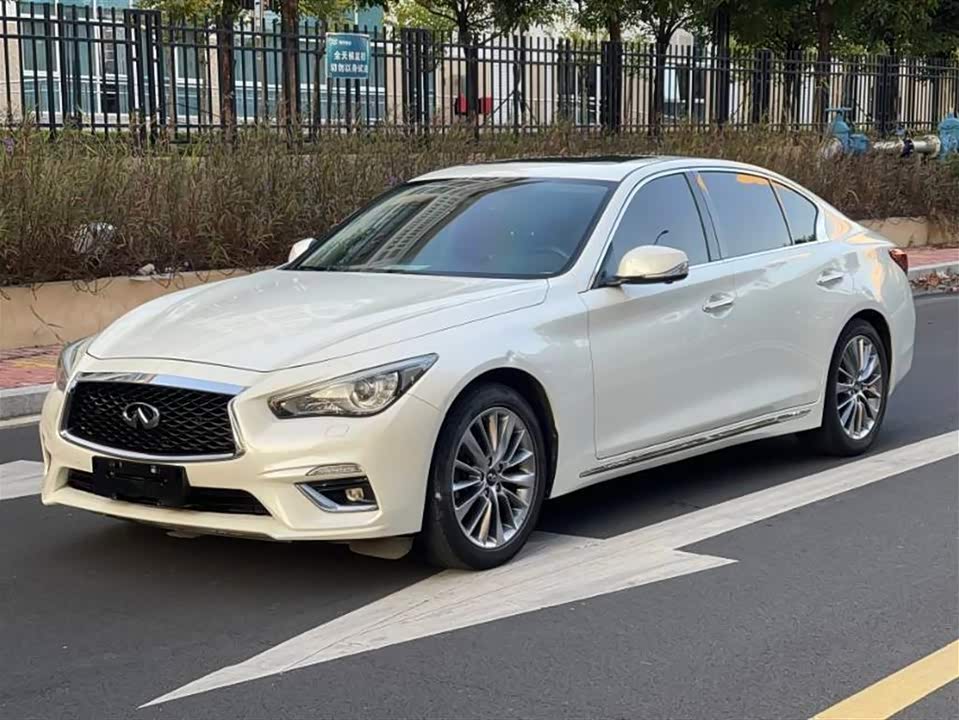Infiniti Q50L