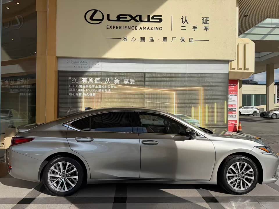 Lexus ES