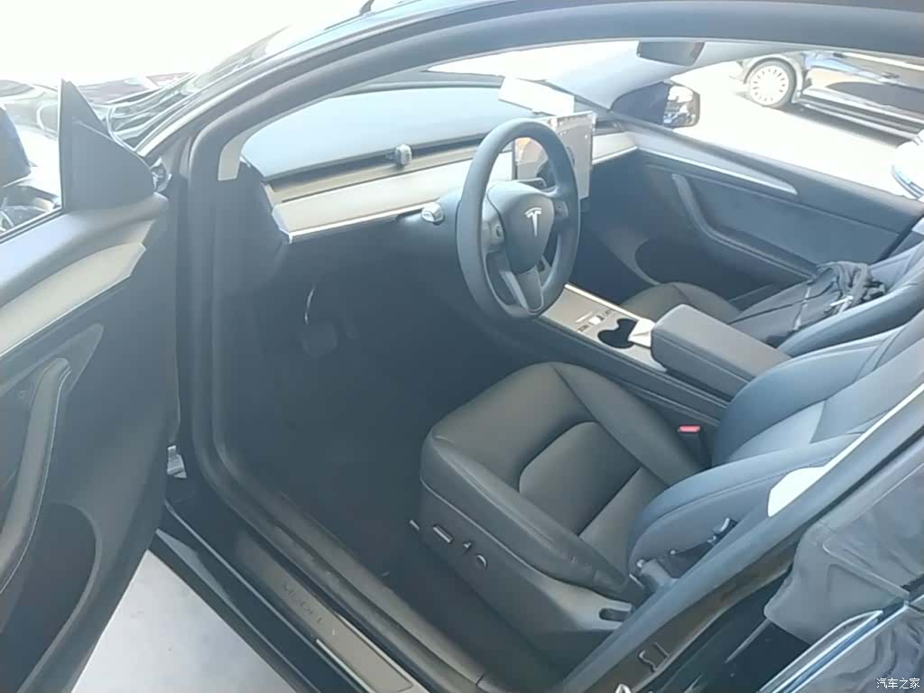 Tesla Model Y, 2023 7