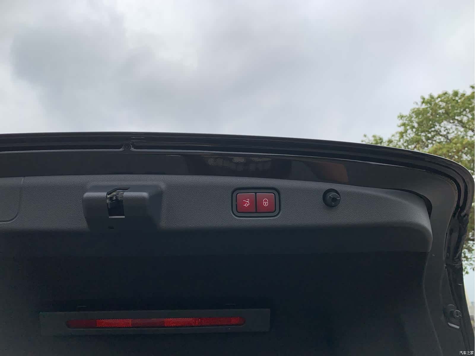 Mercedes-Benz E-Class, 2024 8