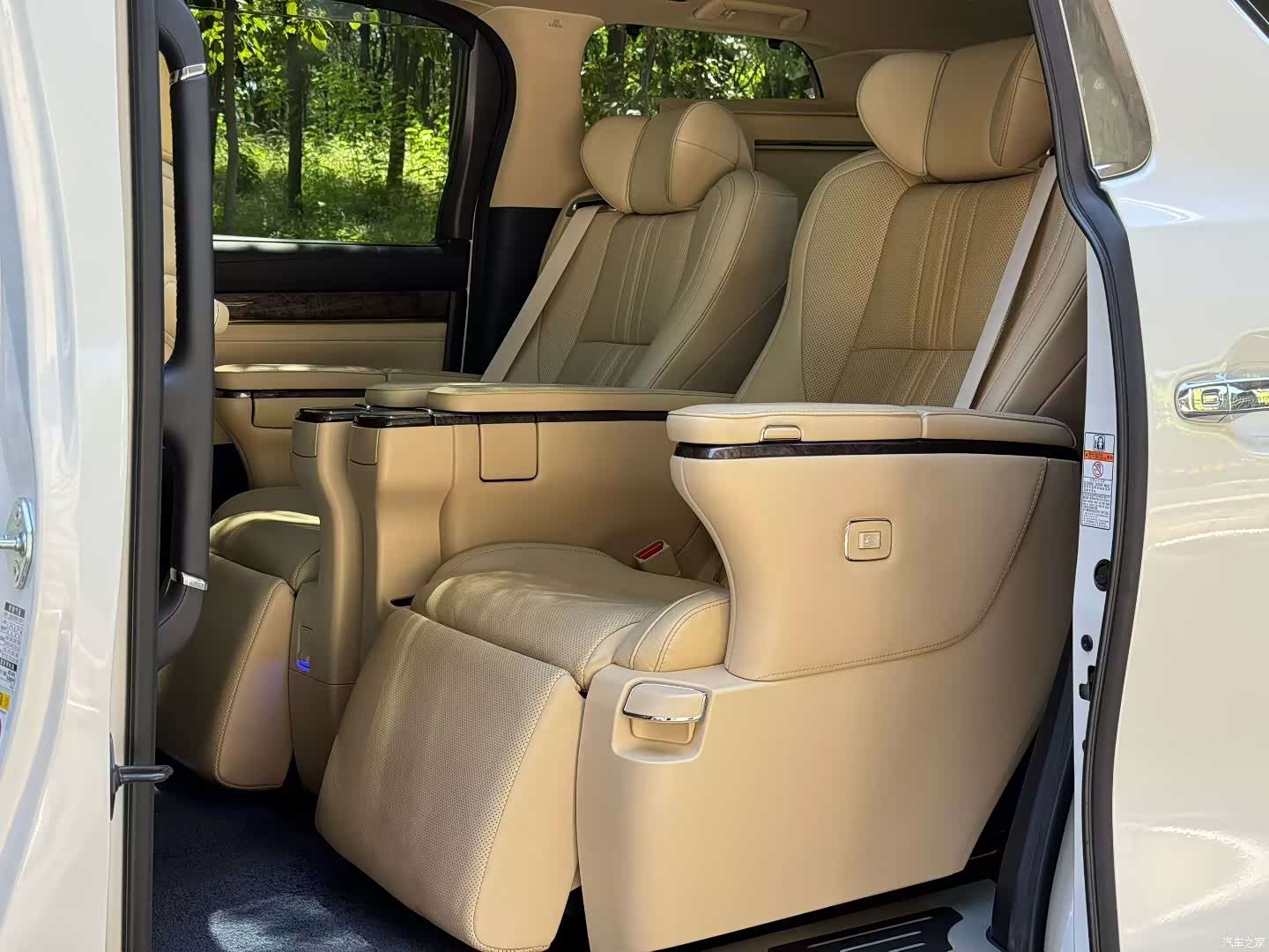 Toyota Alphard, 2019 26
