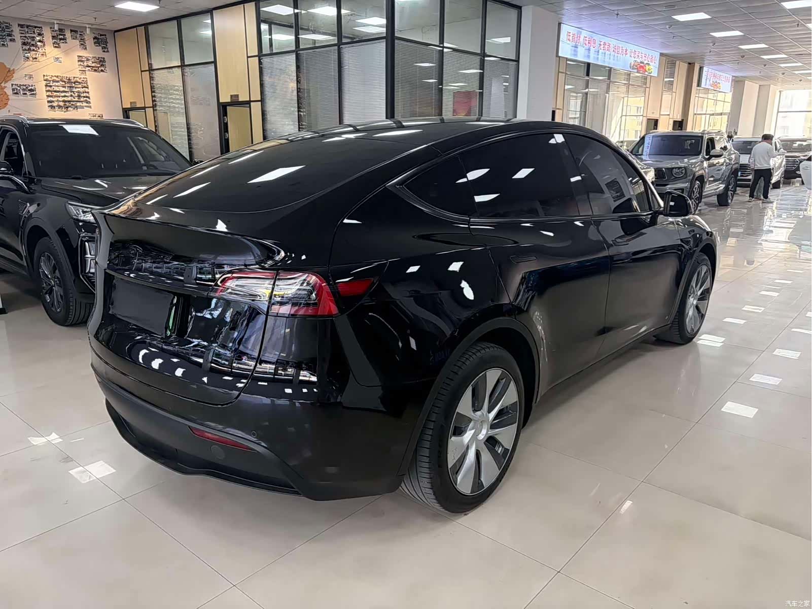 Tesla Model Y, 2023 6