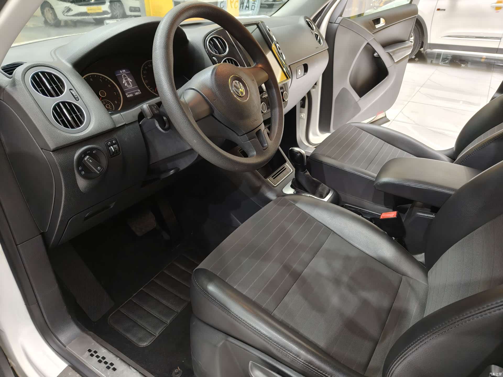 Volkswagen Tiguan, 2015 10