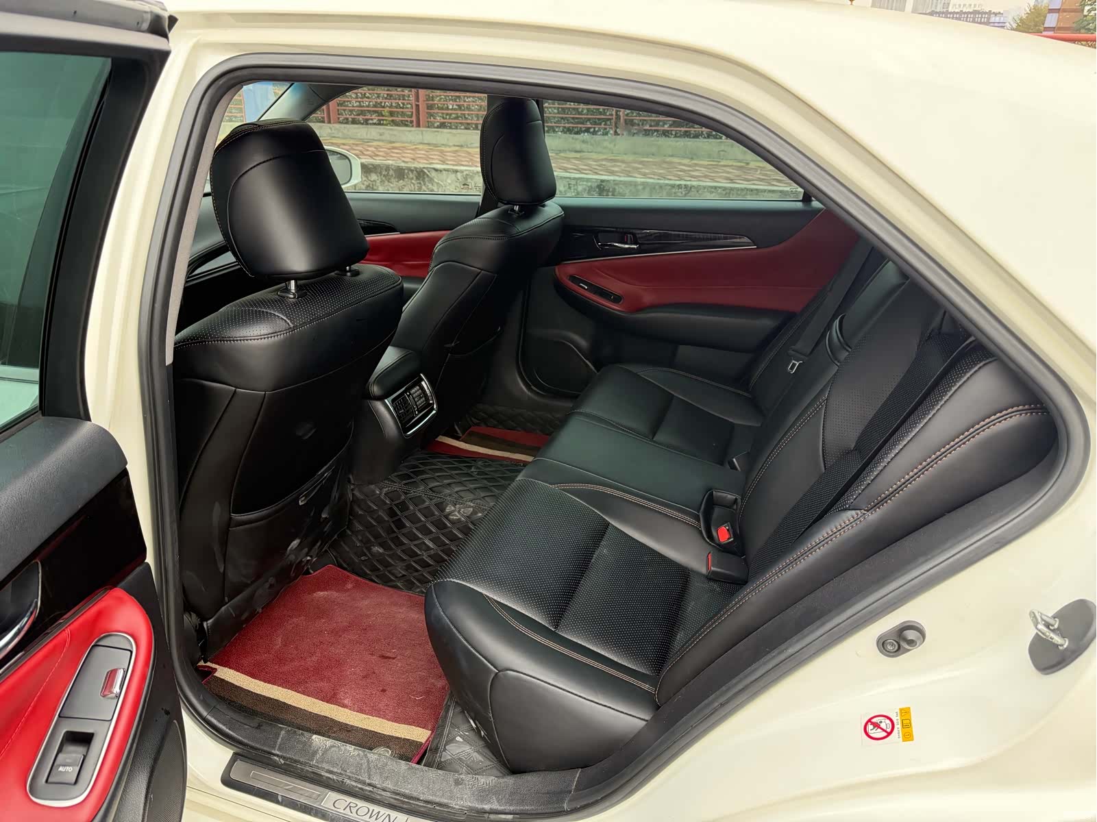 Toyota Crown, 2016 12