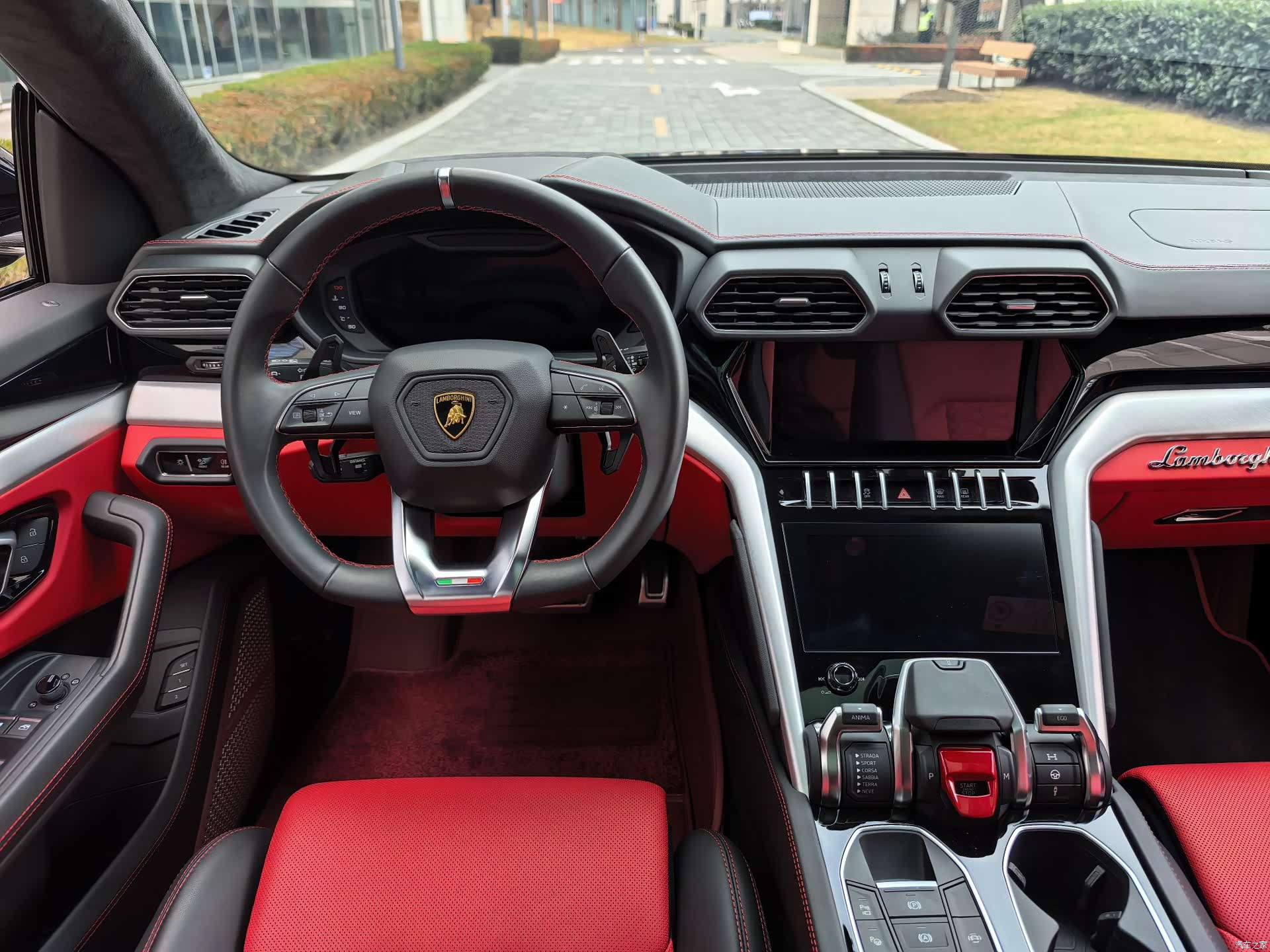 Lamborghini Urus, 2023 12