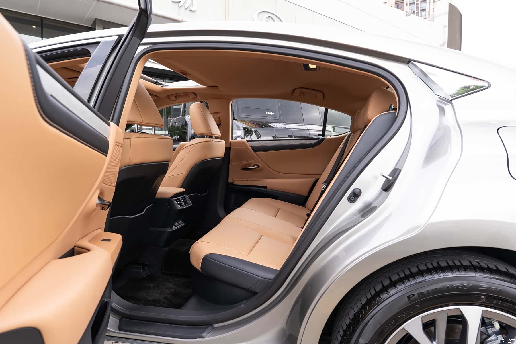 Lexus ES, 2025 10