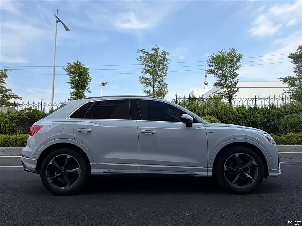 Audi Q3, 2022 все фото