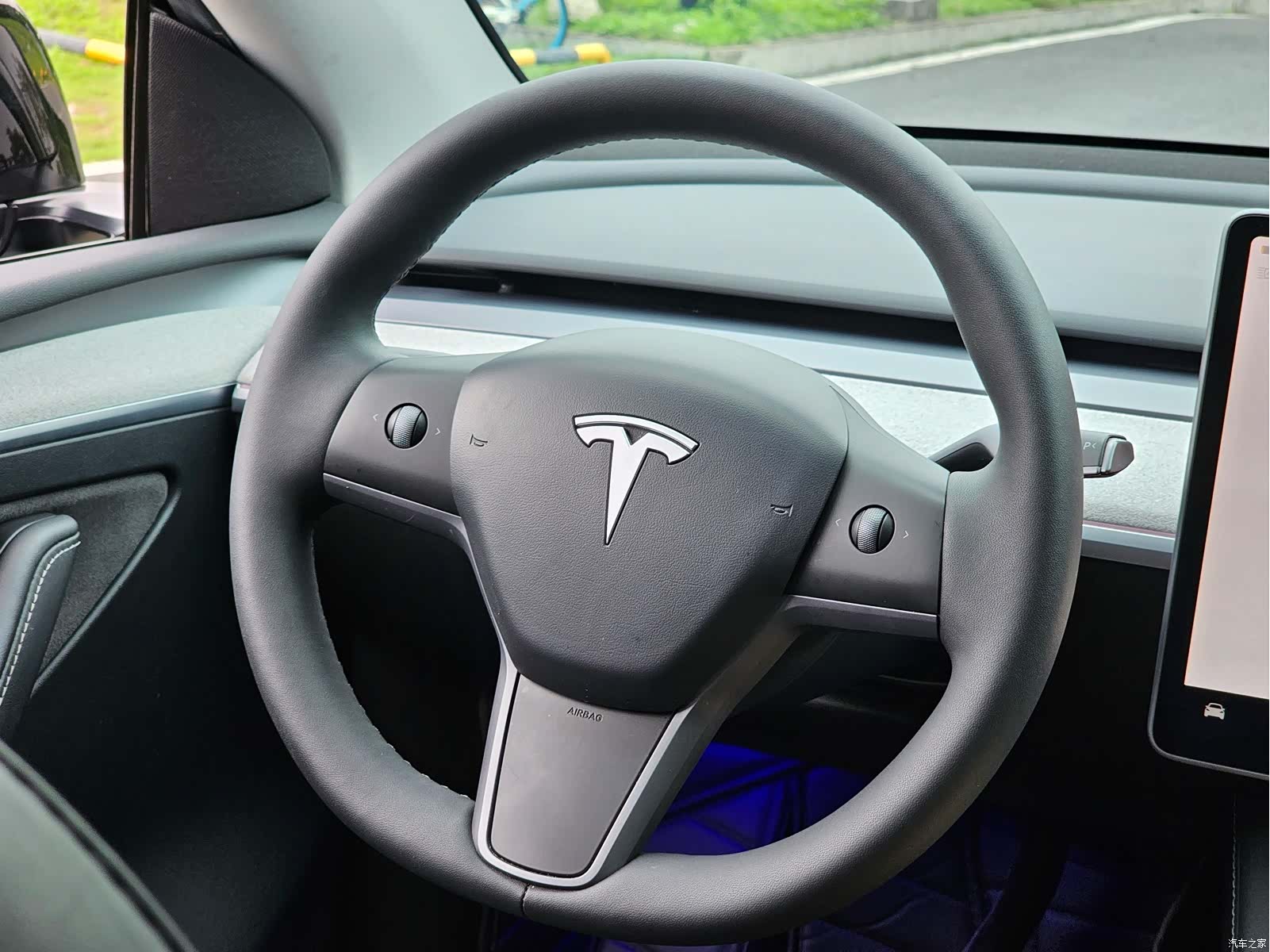 Tesla Model Y, 2024 16