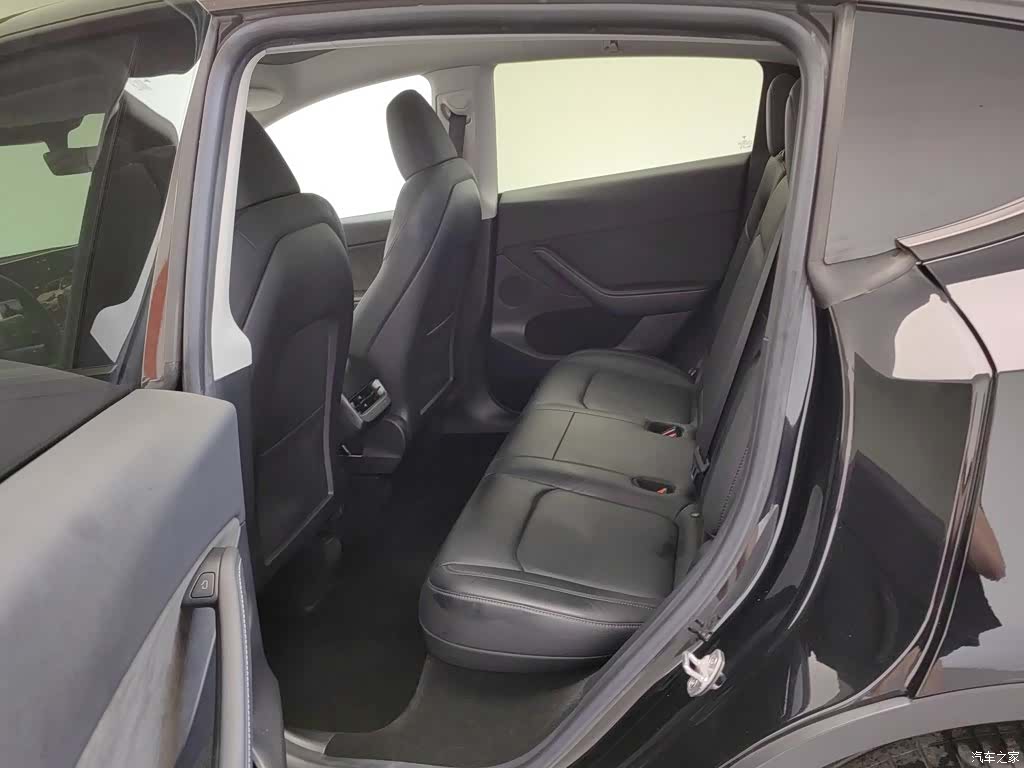Tesla Model Y, 2022 15