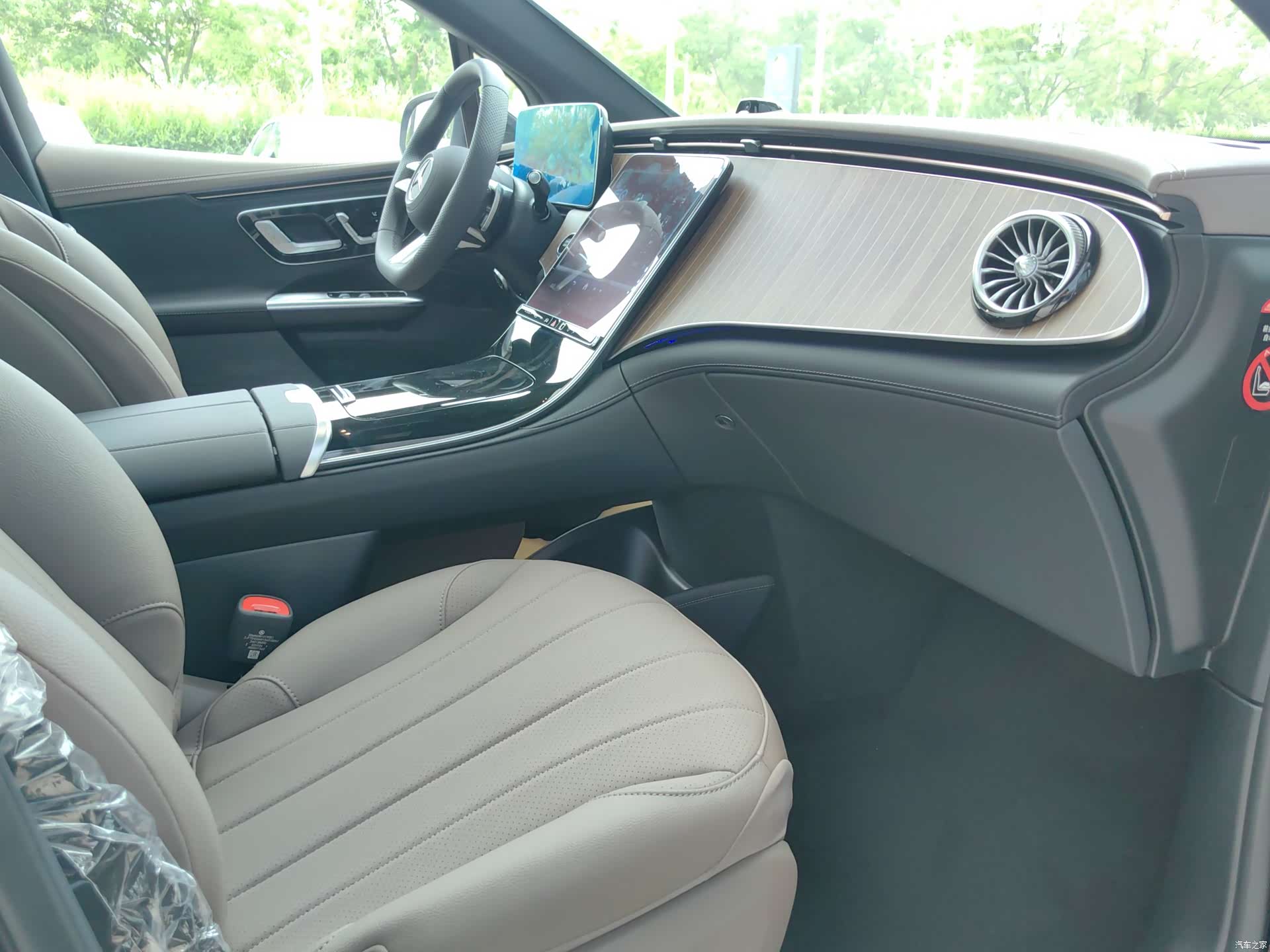 Mercedes-Benz EQE, 2025 15