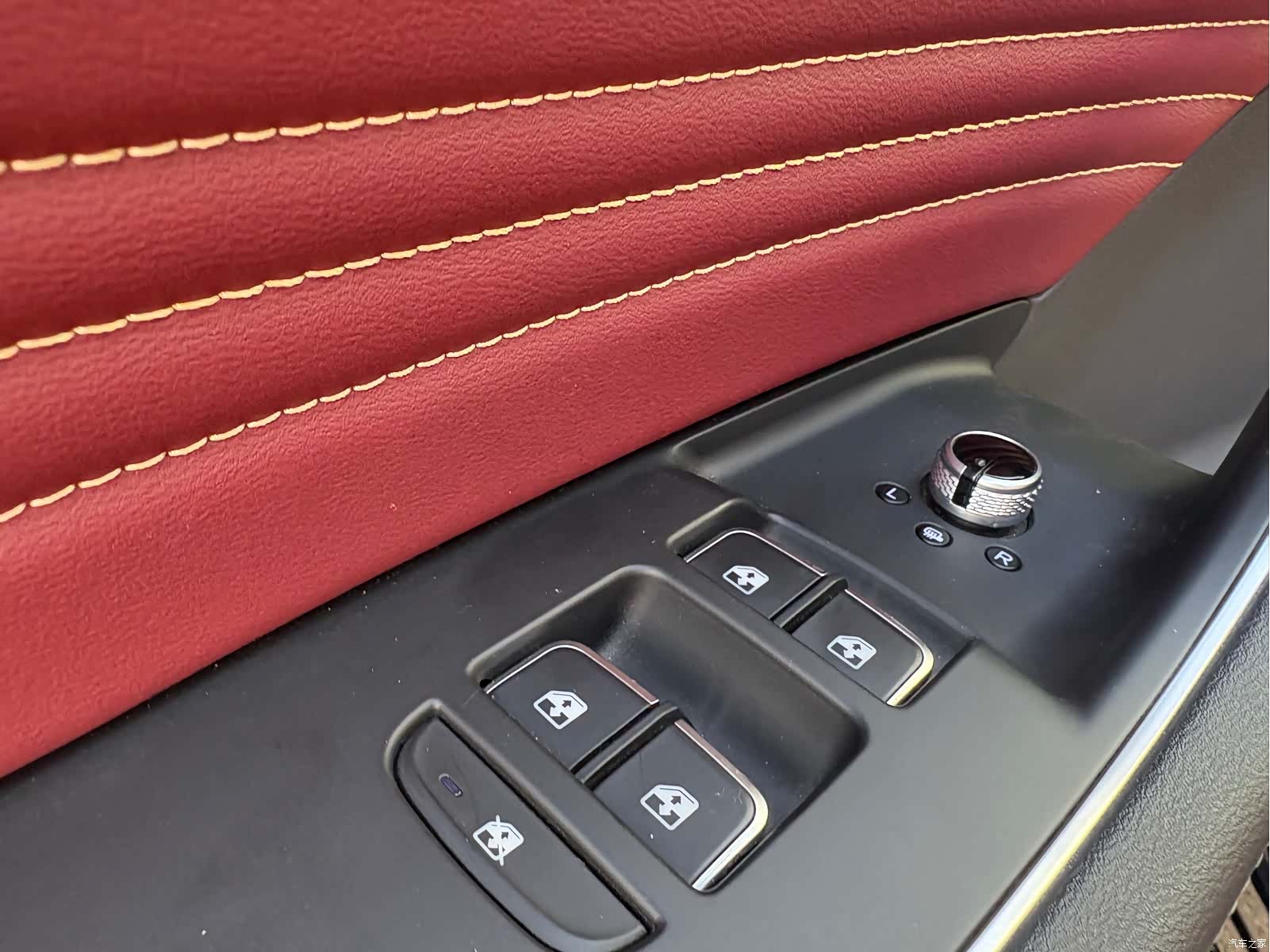 Hongqi HS5, 2026 9