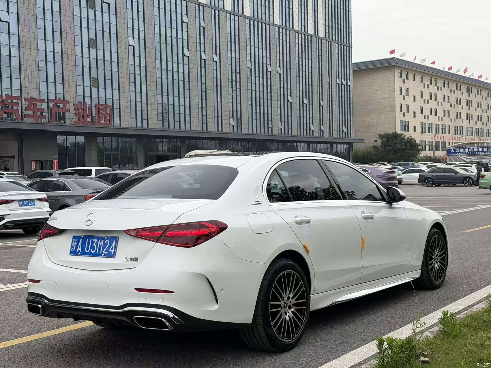 Mercedes-Benz C-Class, 2024 13