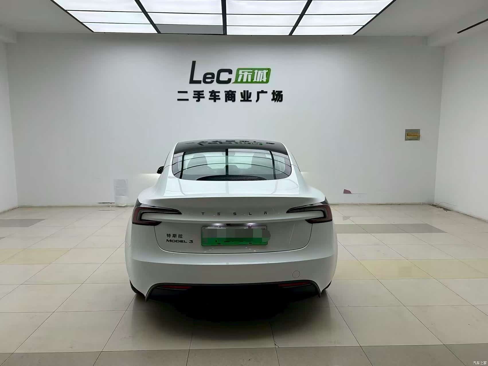 Tesla Model 3, 2025 3