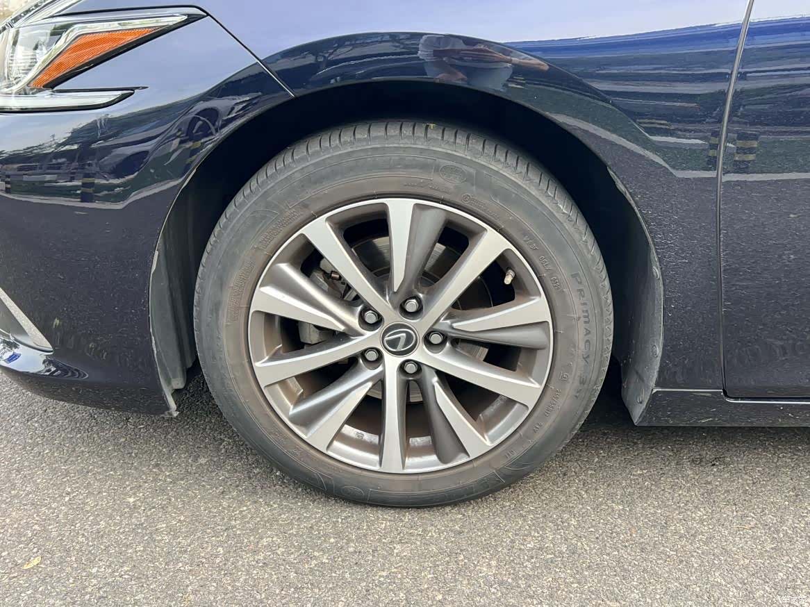 Lexus ES, 2020 14