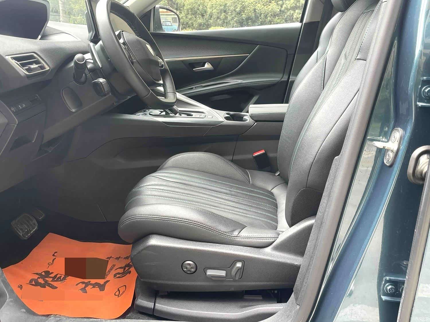 Peugeot 5008, 2023 все фото