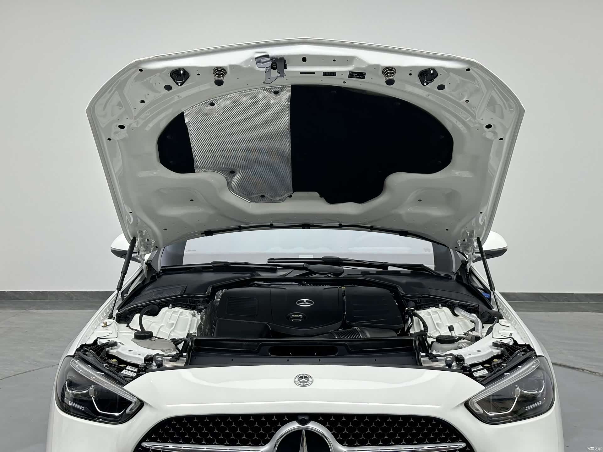 Mercedes-Benz C-Class, 2024 24