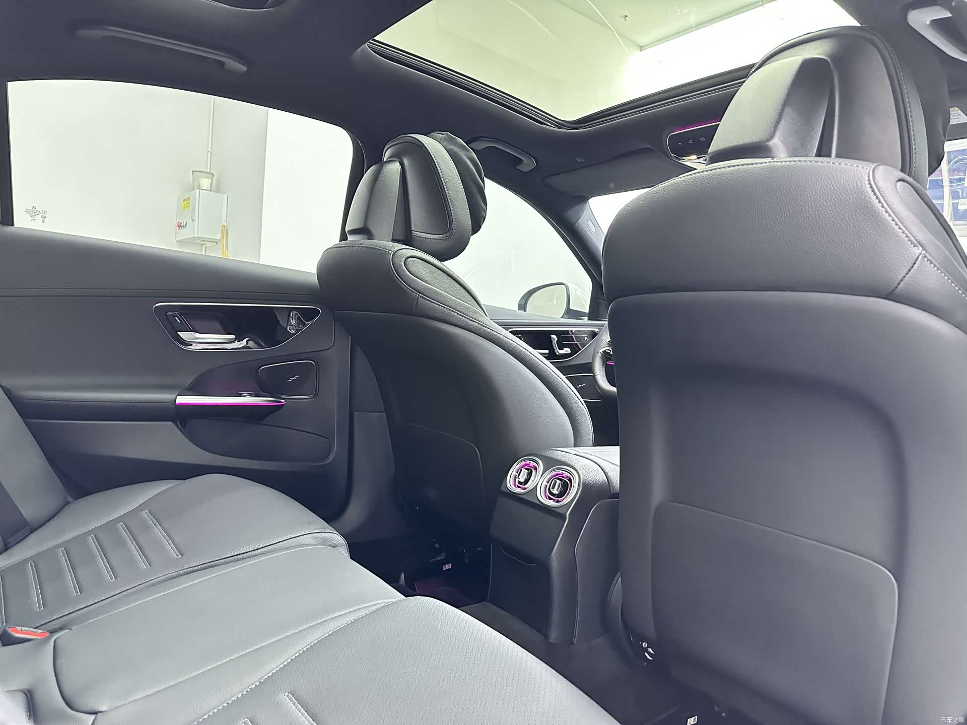 Mercedes-Benz C-Class, 2024 14