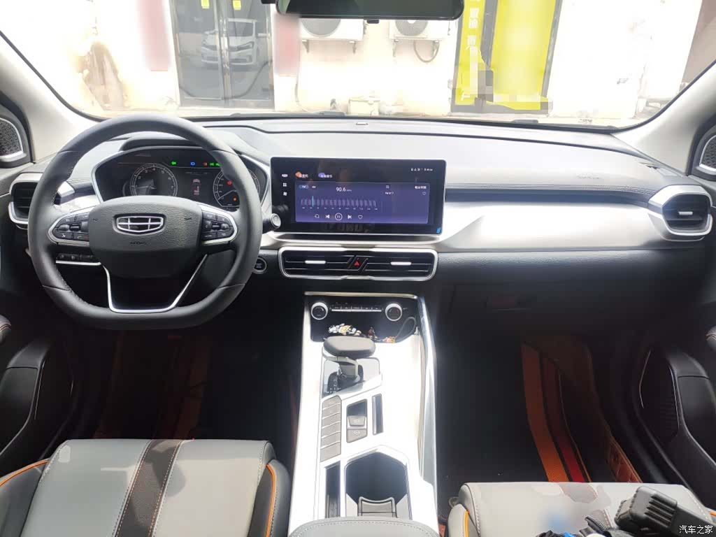Geely Coolray, 2025 10