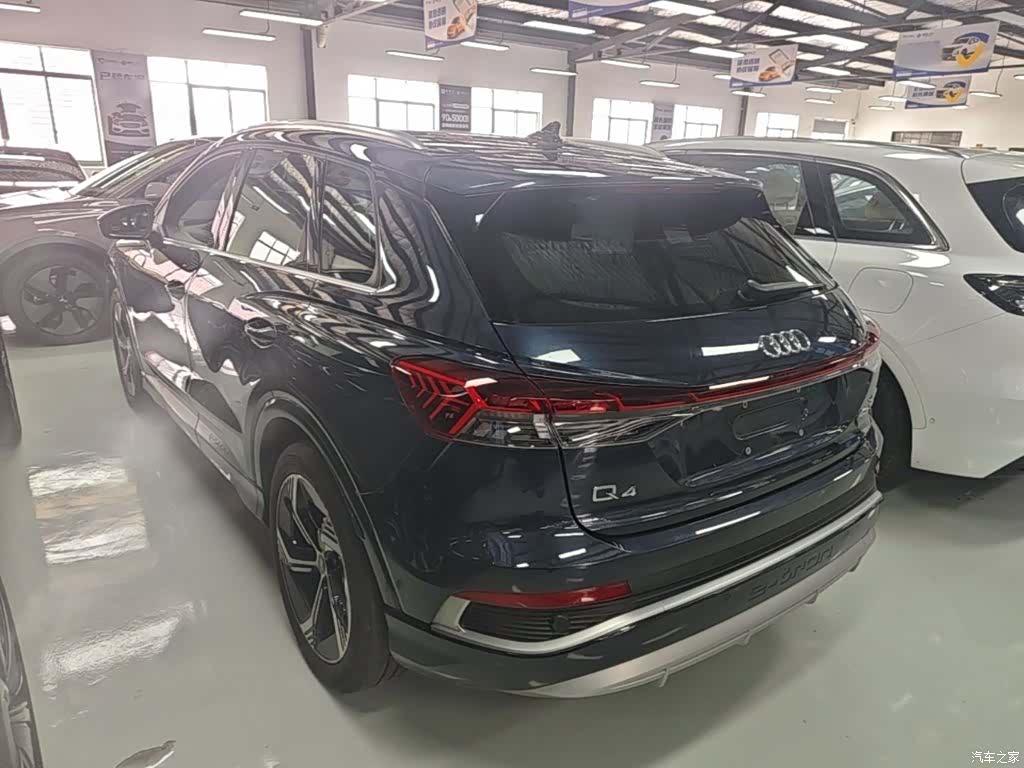 Audi Q4 e-tron, 2023 все фото