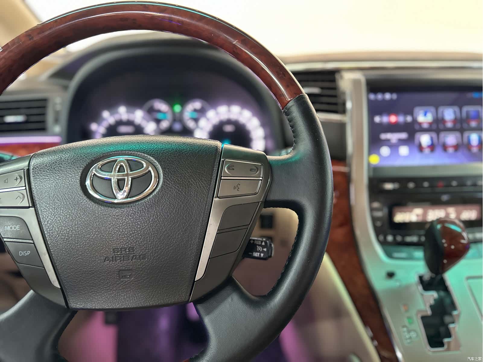 Toyota Alphard, 2012 16